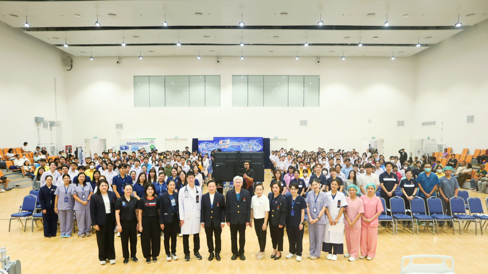 เปิดบ้านโรงพยาบาลจุฬาภรณ์ พานักเรียนสัมผัส 12 ฐานการเรียนรู้ทางการแพทย์