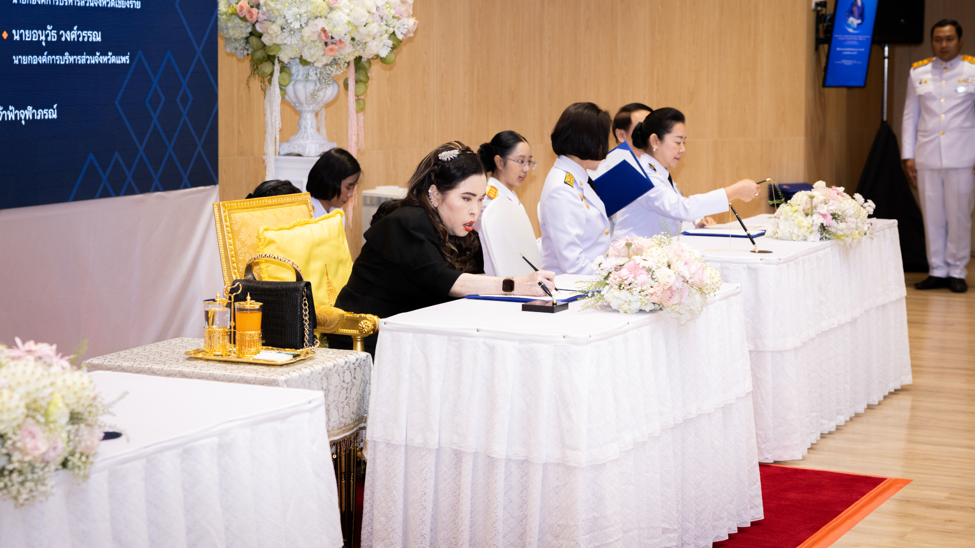 ทรงลงพระนาม บันทึกความร่วมมือร่วมกับ ๖ สถาบันชั้นนำทั้งในและต่างประเทศ