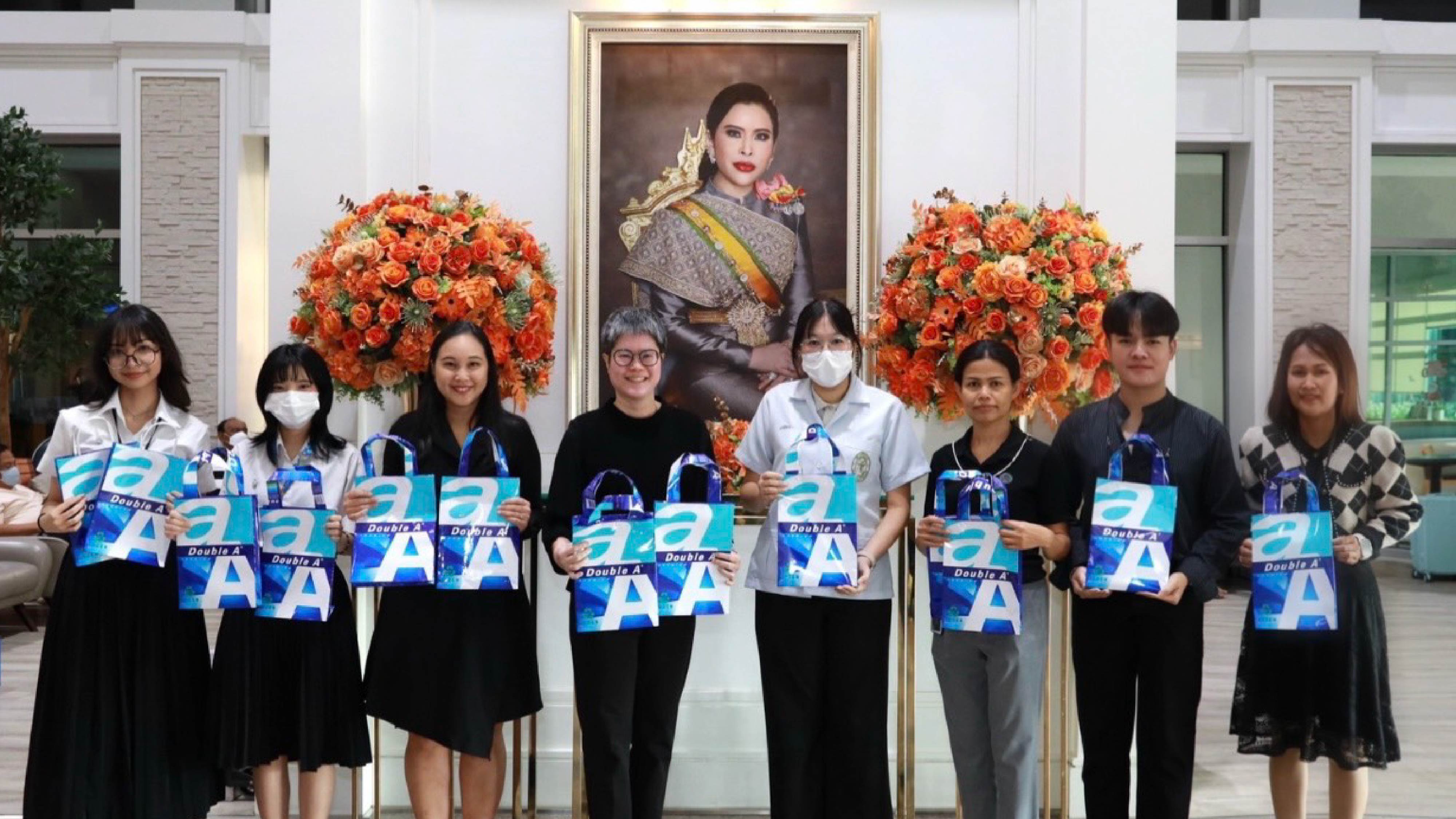 มอบถุงใส่ยา จำนวน ๑๖๘ ใบ ให้กับโรงพยาบาลจุฬาภรณ์