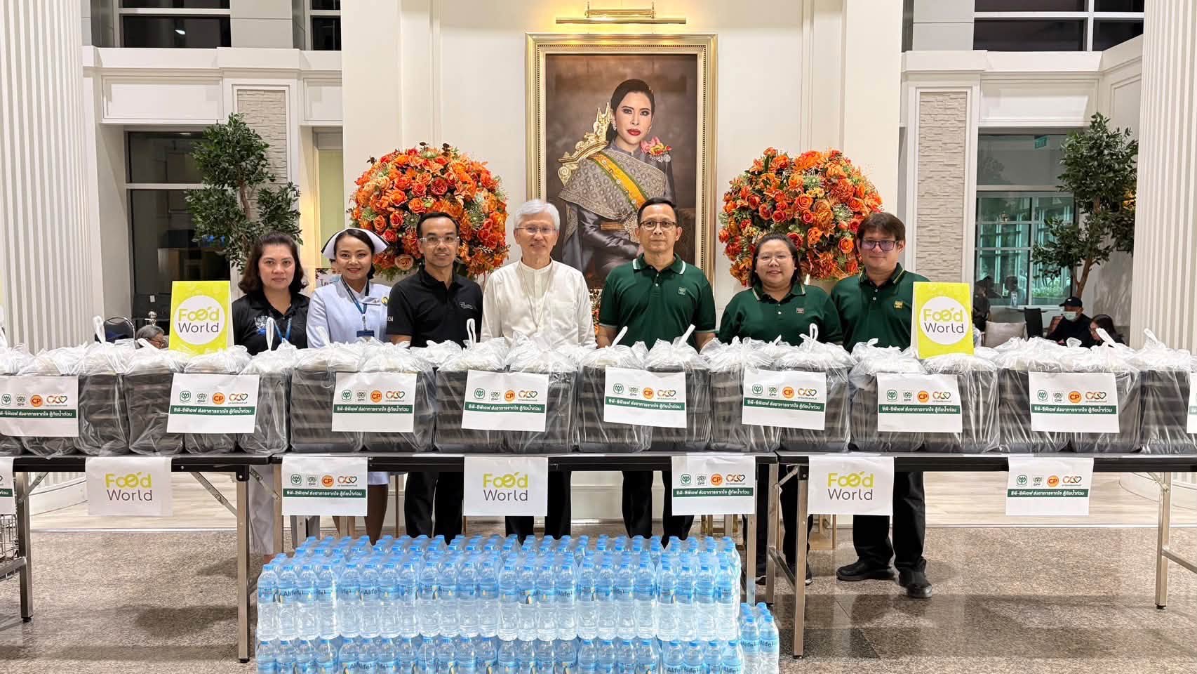 รับมอบอาหารและน้ำดื่มจำนวน ๖๐๐ ชุด จากบริษัท (CPF)
