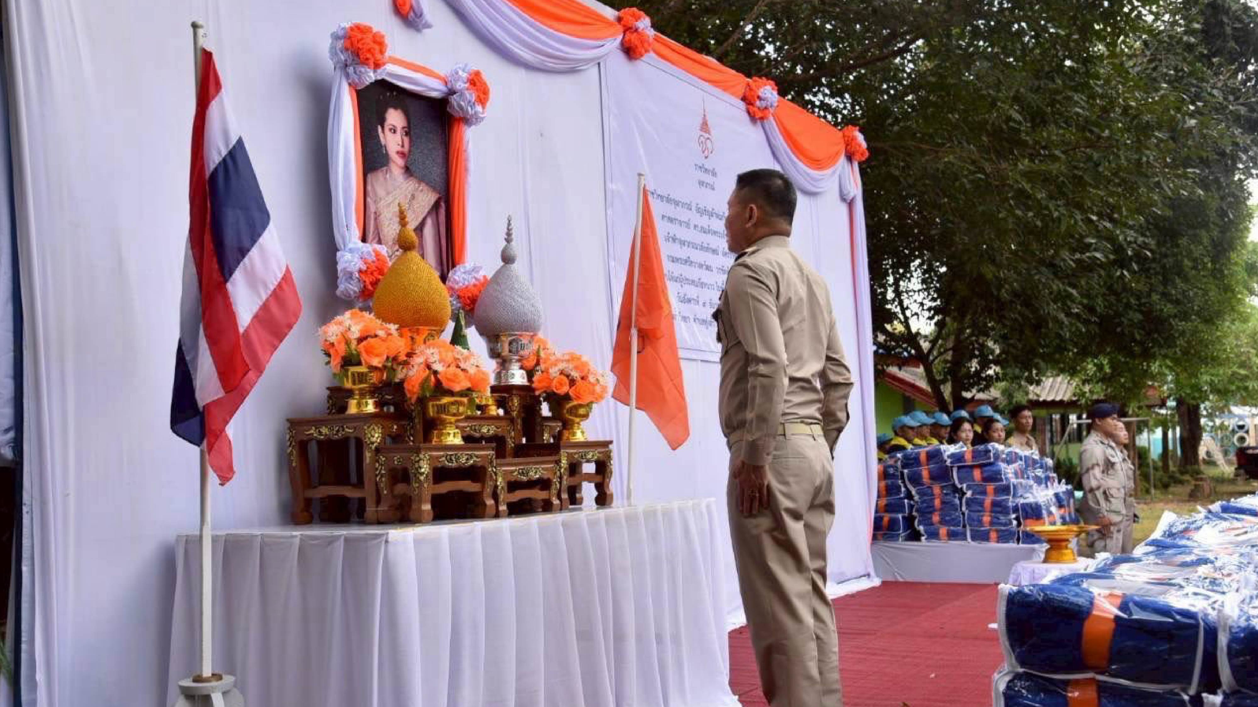 ราชวิทยาลัยจุฬาภรณ์ เชิญผ้าห่มกันหนาวพระราชทาน ในพื้นที่จังหวัดลำปาง