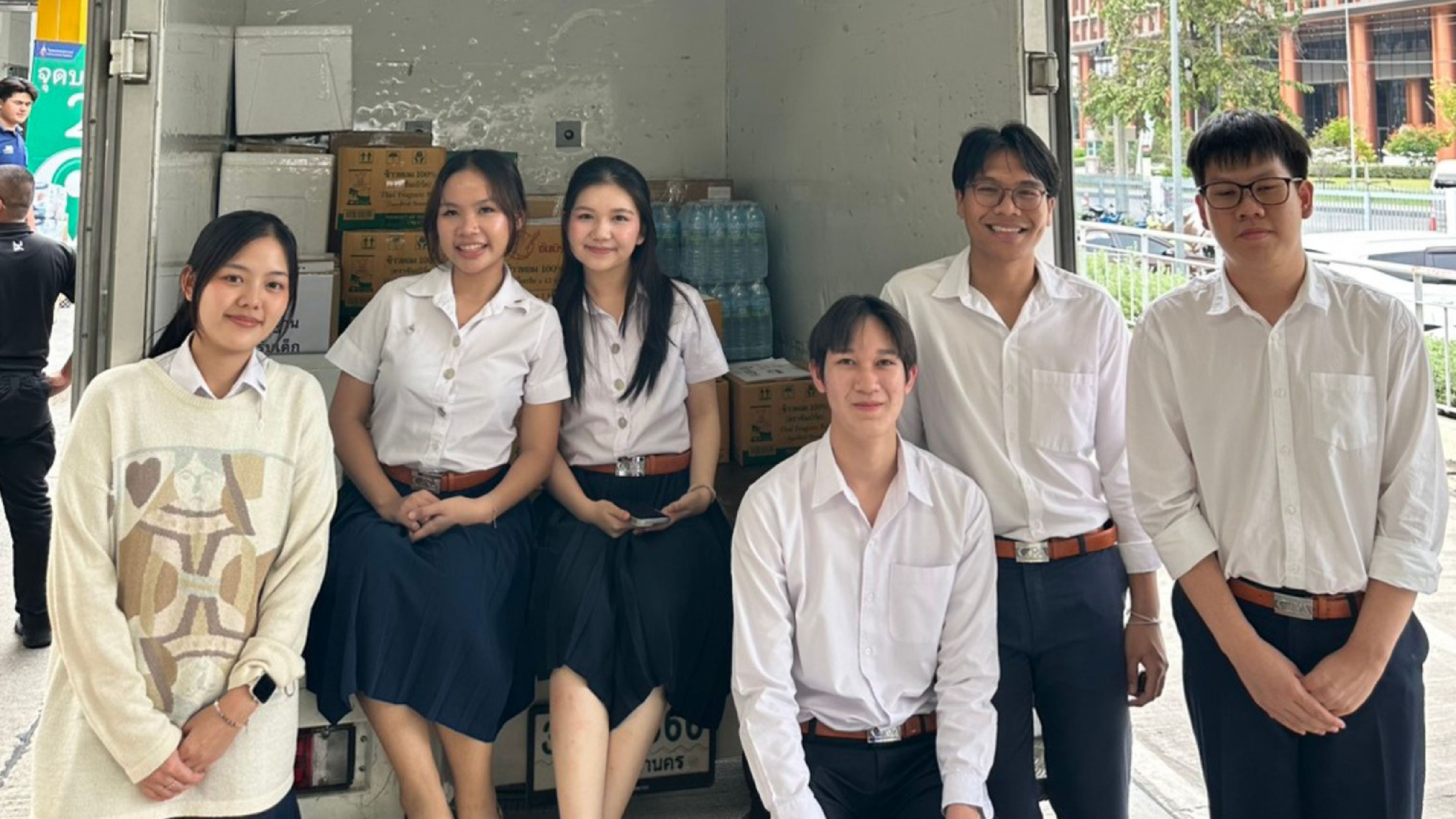 ร่วมกันจัดรวบรวมสิ่งของจำเป็น ยาสามัญประจำบ้านสำหรับเด็กและผู้ใหญ่