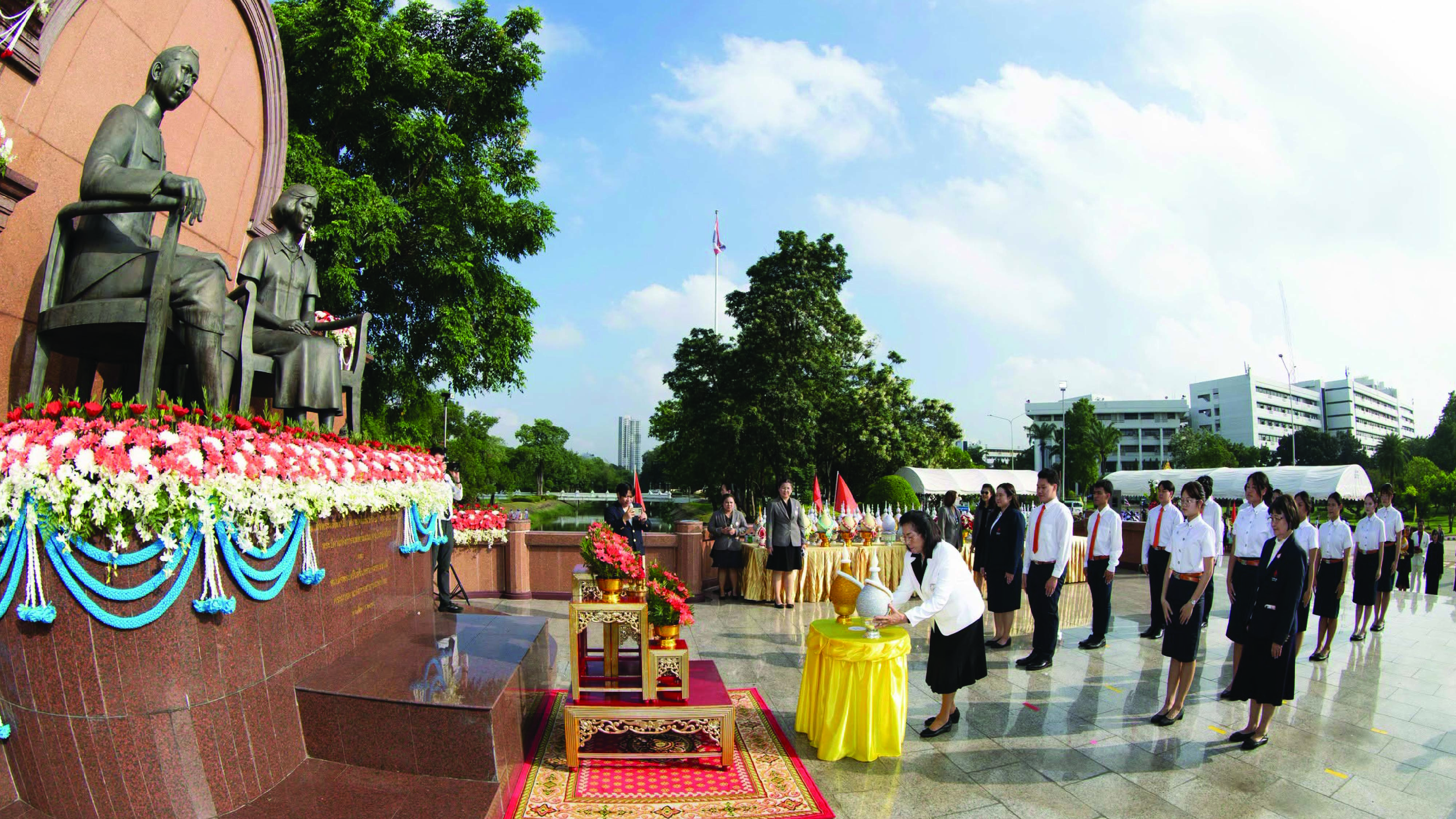คณะพยาบาลศาสตร์  ร่วมพิธีวางพานพุ่มถวายสักการะ เนื่องใน 