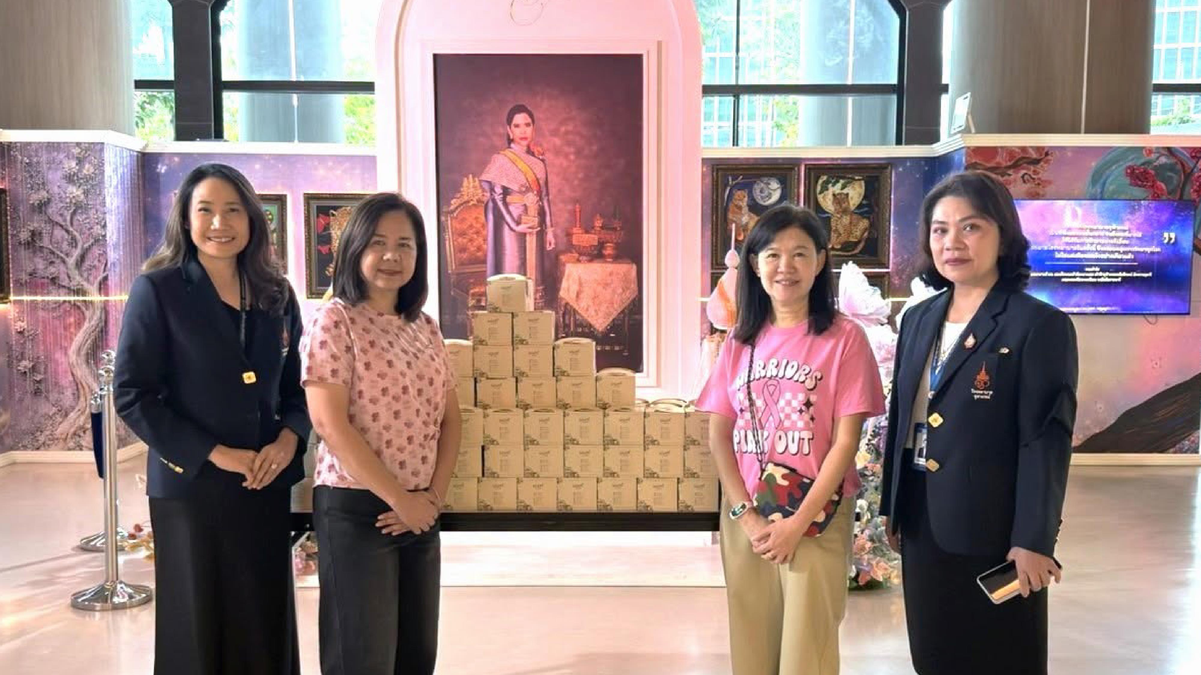 คุณศิริลักษณ์ สิมะกำธรณ์ บริจาค Snack Box จำนวน ๑๐๐ กล่องเติมพลังใจให้กับผู้ป่วย