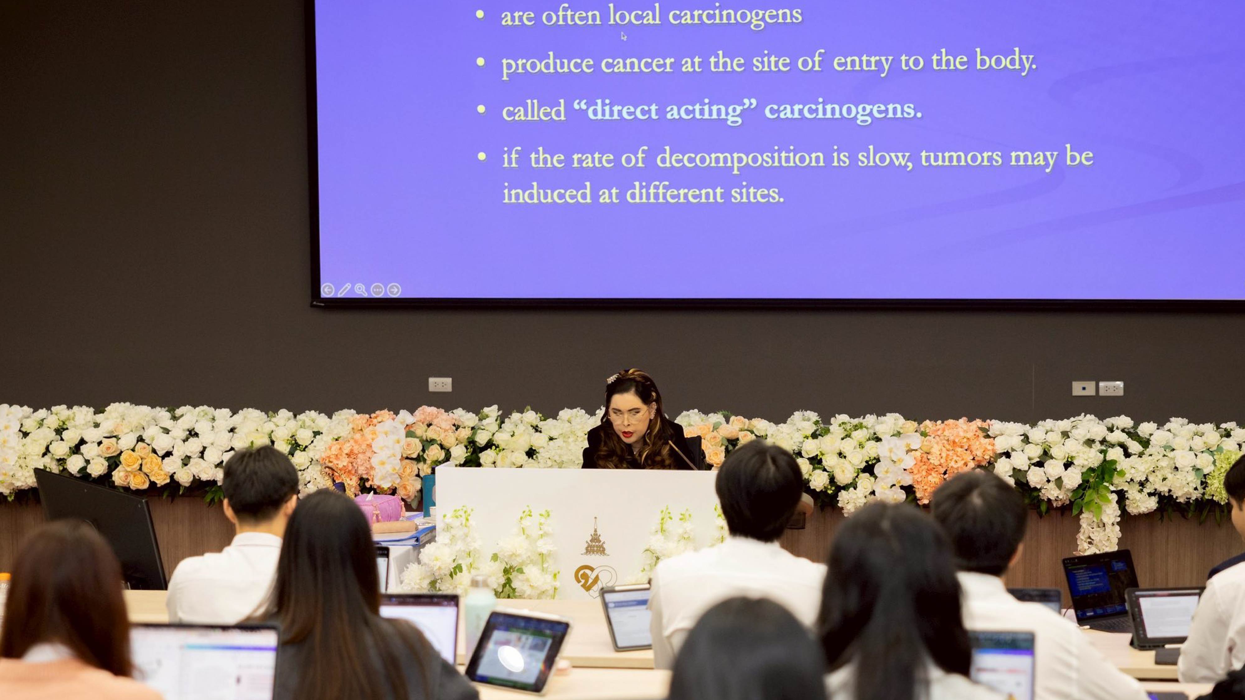 บรรยายพิเศษ เรื่อง การเกิดโรคมะเร็ง พระราชทานแก่นักศึกษาหลักสูตรแพทยศาสตรบัณฑิต